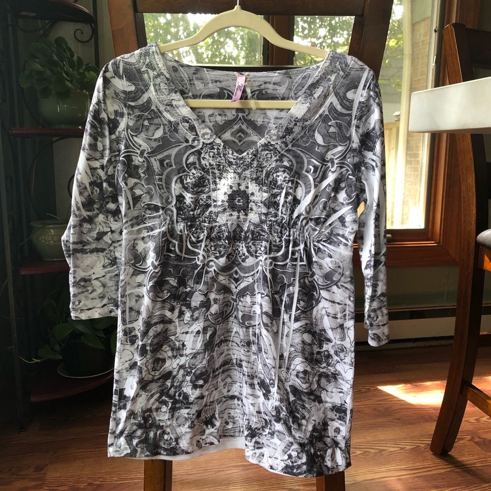 Kiara White & Black 3/4 length Top